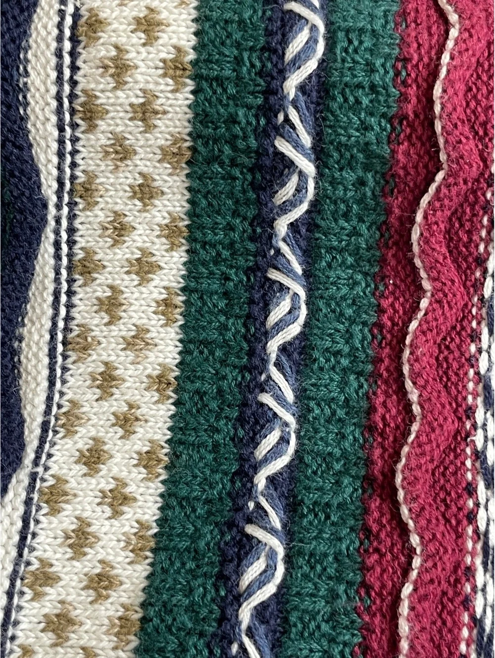 Cotton Traders vintage 90’s sweater textured design.